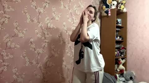 Mia online show from 04/25/26, 04:48