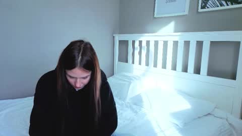 Snapshot of beauty_crown_baby chatting on 10/19/25, 07:42 beauty_crown_baby online show from 10/19/25, 07:42