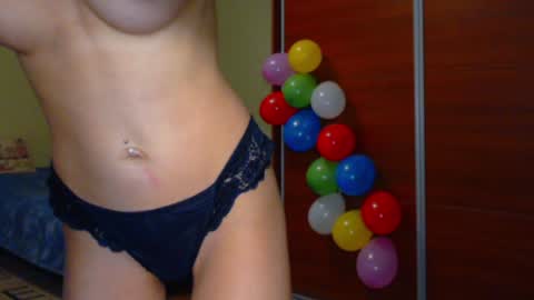 Snapshot of beauty_fruity chatting on 12/27/24, 11:50 Maria online show from 12/27/24, 11:50
