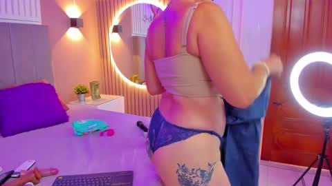 Snapshot of beauty_milf4 chatting on 12/14/24, 07:25 Chantall online show from 12/14/24, 07:25