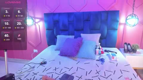 Snapshot of beauty_milf4 chatting on 10/16/25, 11:22 Chantall online show from 10/16/25, 11:22