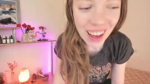 Snapshot of beautyeliise chatting on 04/25/26, 02:14 Eliise online show from 04/25/26, 02:14