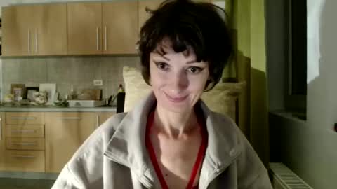 Raluca online show from 10/08/25, 04:37