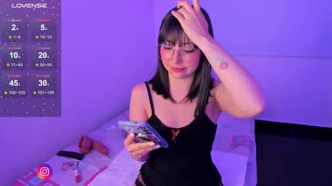 Snapshot of becca_be_ chatting on 09/17/25, 03:08 Becca is here online show from 09/17/25, 03:08