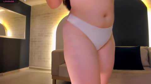 Snapshot of beccabaxter chatting on 02/08/25, 10:19 Am Becca online show from 02/08/25, 10:19