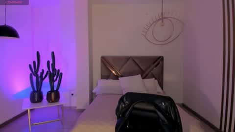 Snapshot of beccabaxter chatting on 10/12/25, 05:34 Am Becca online show from 10/12/25, 05:34