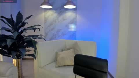 Snapshot of beccabaxter chatting on 11/08/25, 07:12 Am Becca online show from 11/08/25, 07:12