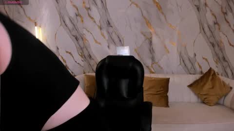 Snapshot of beccabaxter chatting on 12/05/25, 12:14 Am Becca online show from 12/05/25, 12:14