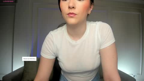 Snapshot of beccabaxter chatting on 05/12/26, 12:02 Am Becca online show from 05/12/26, 12:02