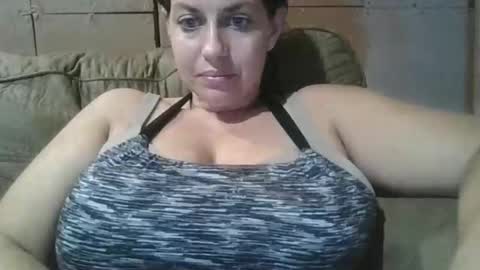 beccabee37 online show from 10/21/25, 11:16