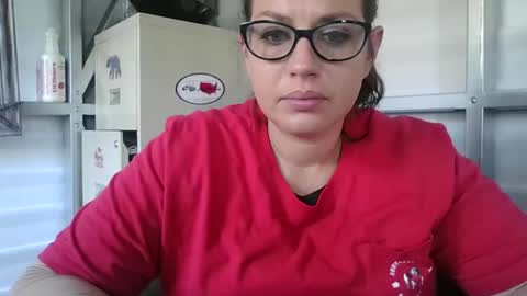 beccabee37 online show from 02/09/26, 06:56