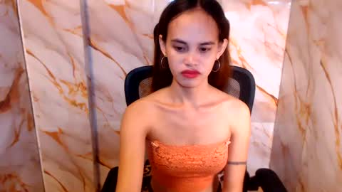 Snapshot of beccamiller22 chatting on 07/05/26, 12:28 becca online show from 07/05/26, 12:28