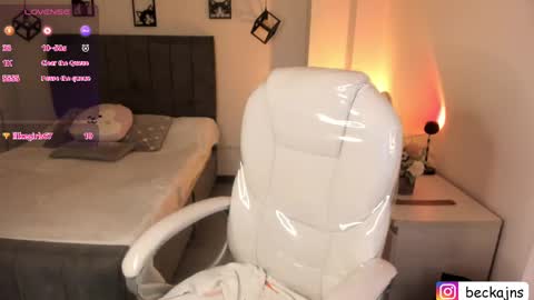 Marzhie online show from 09/16/25, 02:07