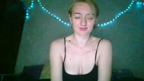 Snapshot of beckixolensy chatting on 05/31/26, 10:33 BeckiXOlensy online show from 05/31/26, 10:33