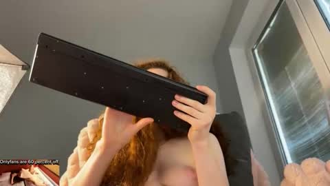 Snapshot of becky_baker chatting on 09/18/25, 12:51 Lisa guys sorry I have problems with electricity in my city....guys please give me time I will solve all the problems online show from 09/18/25, 12:51