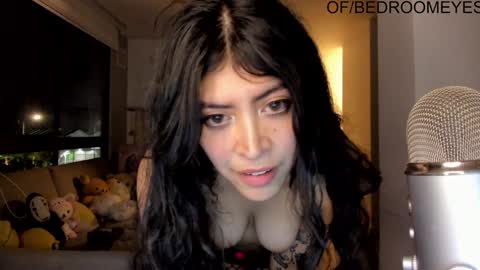 Snapshot of bedroomeyess chatting on 01/21/25, 11:55 Amber UwU IM MOVING AND IS CRAZY ILL BE BACK VERY SOON 3 MISS YA ALREADY online show from 01/21/25, 11:55