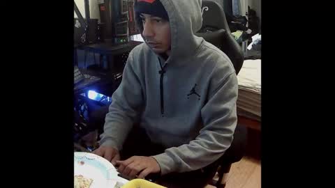 Snapshot of bedstuymonstercock90 chatting on 11/30/25, 05:06 hungnheavy online show from 11/30/25, 05:06