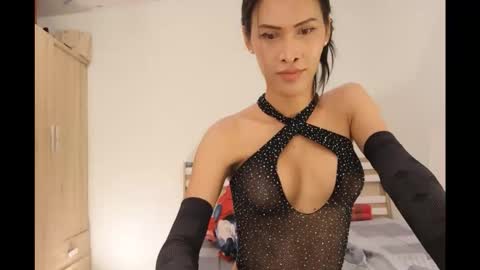bee_thai online show from 10/12/25, 06:29