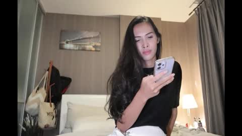 bee_thai online show from 04/19/26, 02:27