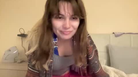 Snapshot of beebeebuzzzzzz chatting on 02/17/26, 07:38 beebeebuzzzzzz online show from 02/17/26, 07:38