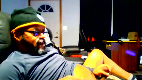 Snapshot of beef69dog chatting on 11/27/25, 08:16 BEEF69DOG online show from 11/27/25, 08:16