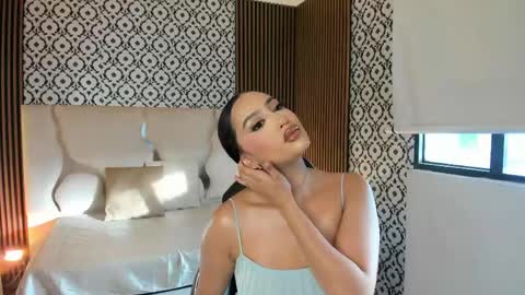 Snapshot of beella_tay1 chatting on 05/01/26, 11:37 BELLA online show from 05/01/26, 11:37
