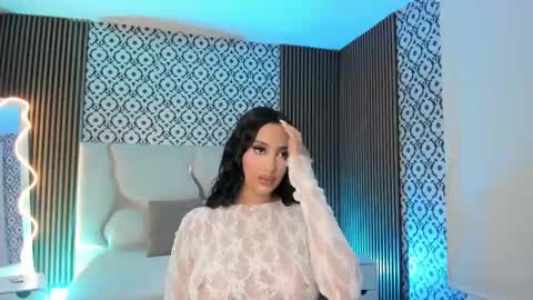 Snapshot of beella_tay1 chatting on 06/05/26, 12:11 BELLA online show from 06/05/26, 12:11