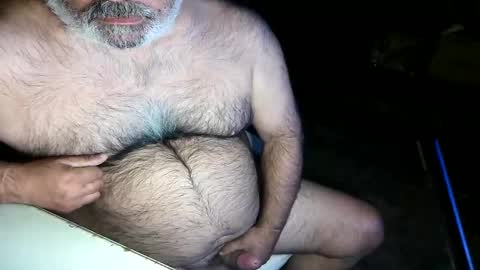 Snapshot of beers19 chatting on 10/18/25, 02:40 beers19 online show from 10/18/25, 02:40