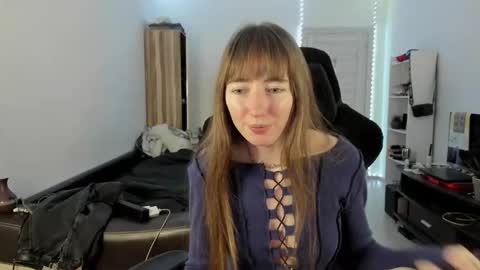 Lisa online show from 09/25/25, 12:53