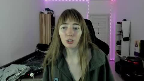 Lisa online show from 10/17/25, 04:09