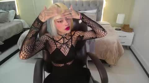 Snapshot of bela_craxkerr chatting on 12/03/25, 12:58 Bela online show from 12/03/25, 12:58