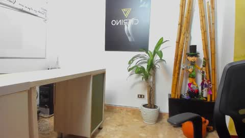 independent model online show from 12/03/24, 05:42