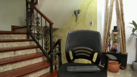 independent model online show from 12/03/24, 11:46