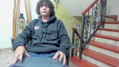 independent model online show from 12/08/24, 03:43