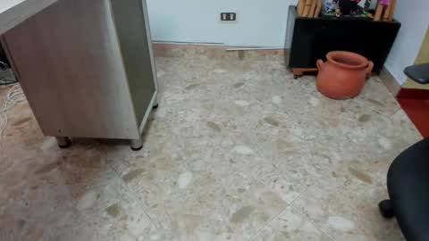 independent model online show from 12/11/24, 06:47