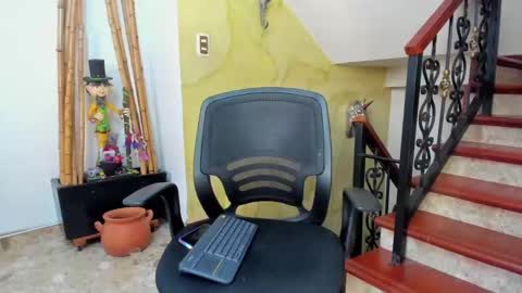 independent model online show from 12/11/24, 12:55