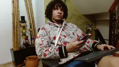 independent model online show from 12/12/24, 07:19