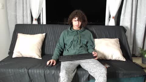 independent model online show from 01/17/25, 04:17