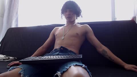 independent model online show from 01/19/25, 06:00