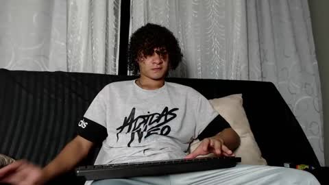 independent model online show from 02/02/25, 12:09