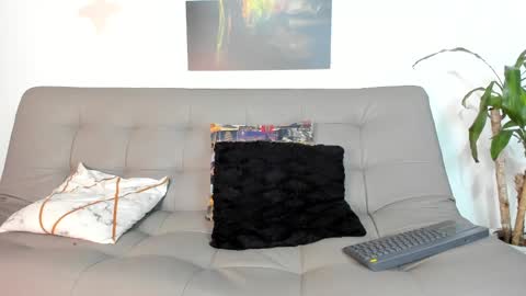 independent model online show from 02/27/25, 02:42