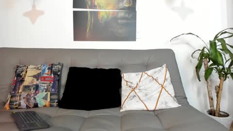 independent model online show from 02/28/25, 01:05