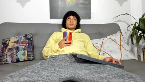 independent model online show from 03/04/25, 10:46