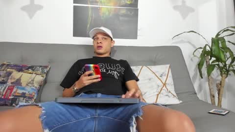 independent model online show from 03/06/25, 11:58