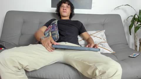 independent model online show from 03/09/25, 07:37