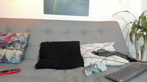 independent model online show from 03/10/25, 10:55