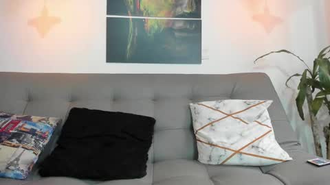 independent model online show from 03/11/25, 09:26