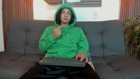 independent model online show from 10/04/25, 07:50