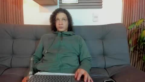 independent model online show from 10/06/25, 03:59