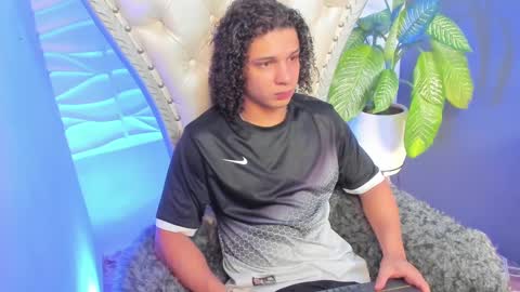 independent model online show from 10/16/25, 10:22